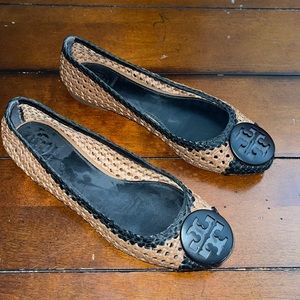 Tory Burch Brown with black raffia straw woven flats